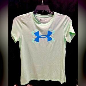 Under Armour dri fit short sleeve shirt. Size M